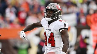 Chris Godwin's 3 Best Free Agent Fits (NFL). Photo by Ken Blaze-Imagn Images