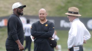 How Should Steelers Handle Their QB Dilemma? (NFL). Photo by Charles LeClaire-Imagn Images