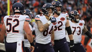 Colston Loveland Poised For Big 2nd Half (NFL). Photo by Katie Stratman-Imagn Images